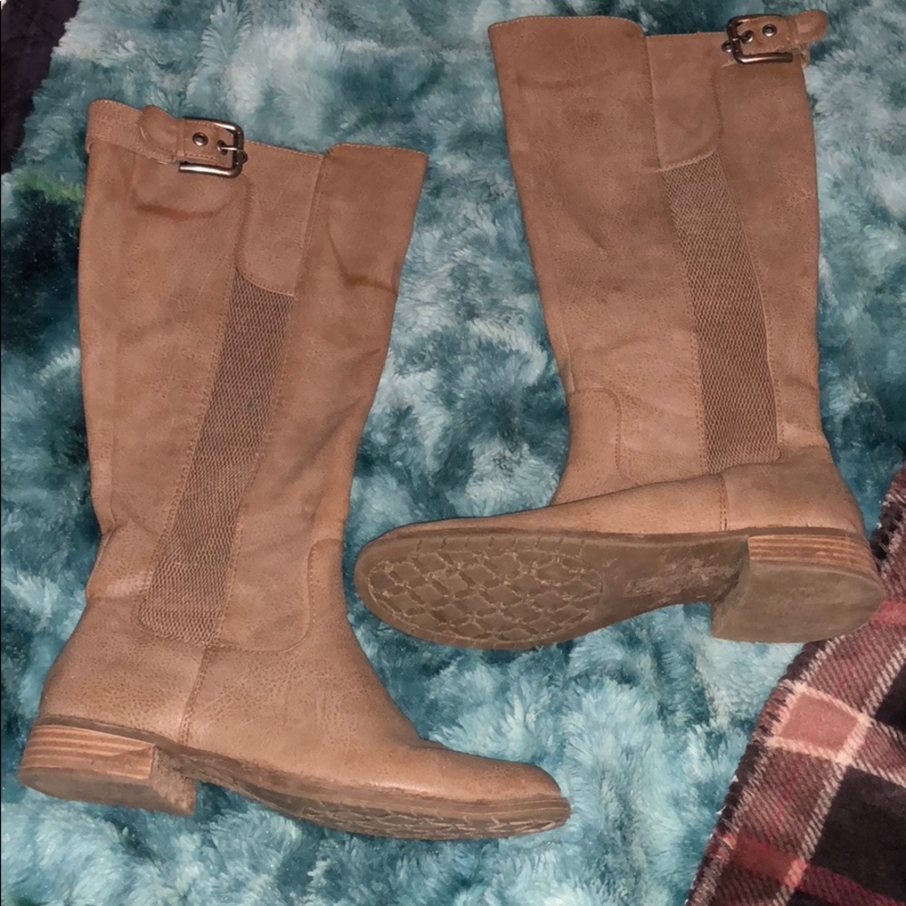 HIGH BOOTS